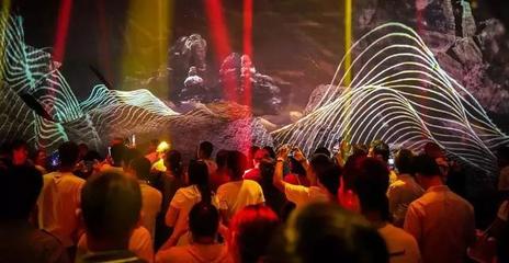 《乐动敦煌》三亚走红!全息“黑科技”、沉浸式移动剧场带你穿越敦煌!